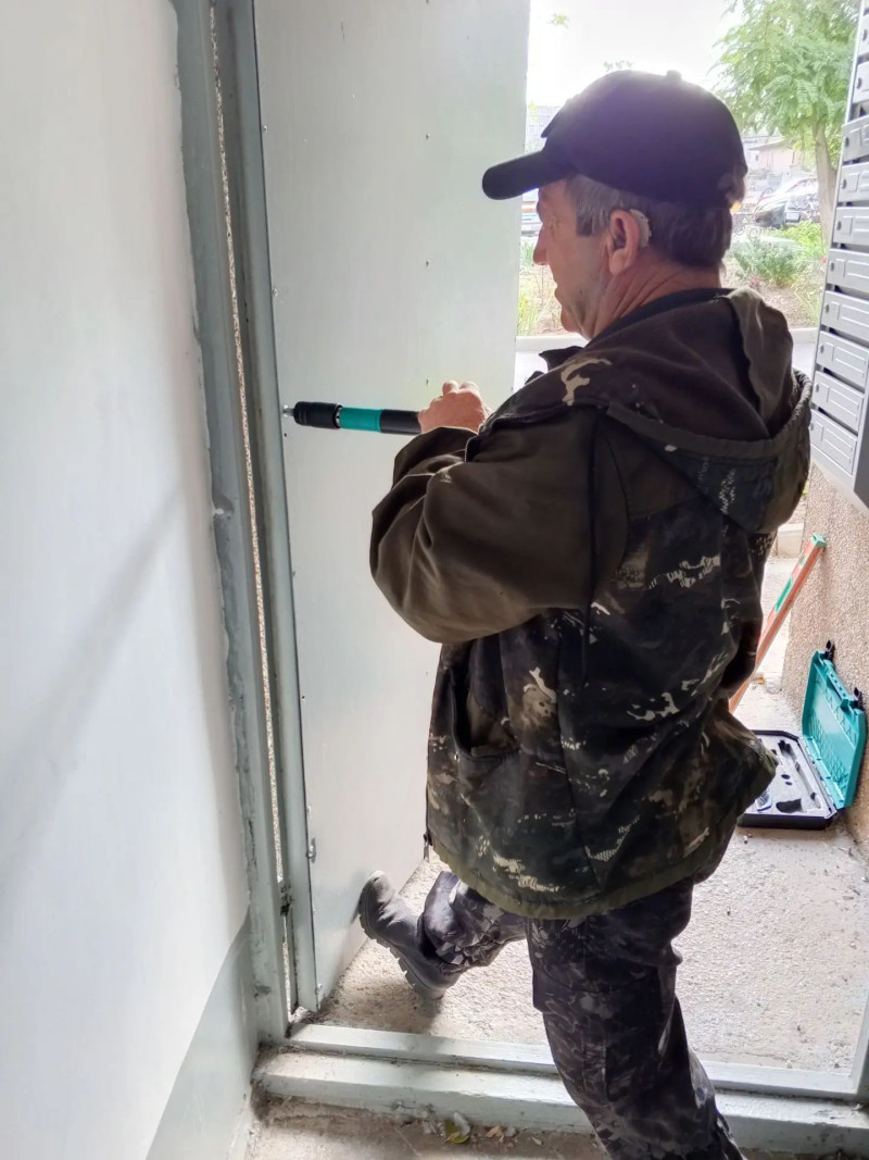 Выполнена регулировка входной двери по ул. Рыбацкая, д. 34-а
