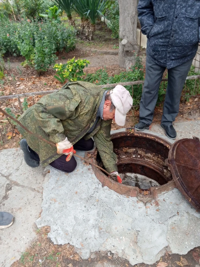 Выполнили прочистку канализационной системы по ул. Чапаева, д.25