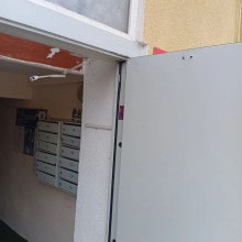 Выполнили ремонт доводчика входной двери по ул.Кирова, д.25