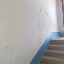 Приступили к косметическому ремонту подъезда № 1 по ул. А.Лазарева, д.2-а