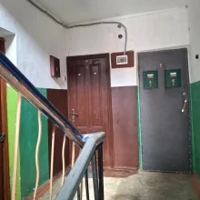 Приступили к выполнению косметического ремонта подъезда по ул. Кооперативная, д.10