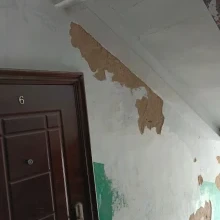 Продолжаются ремонтные работы в подъезде многоквартирного дома по ул. Кооперативная, д.10