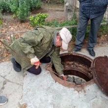 Выполнили прочистку канализационной системы по ул. Чапаева, д.25