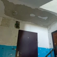 Приступили к выполнению косметического ремонта подъезда по ул. Димитрова, д.20
