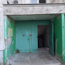 Приступили к косметическому ремонту входных групп по ул.Димитрова, 17